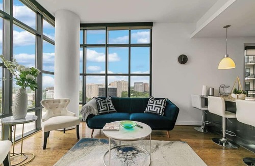 Uptown Apartment | Uptown Dallas 2BR with Pool, Pets, Skyline Views