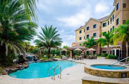 Webster Hotel | Modern Suite | Free Breakfast + Pool + Hot Tub