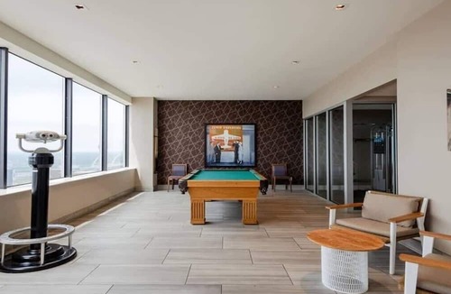 Downtown Dallas Apartment | 16th FL Bold CozySuites with pool, gym #5