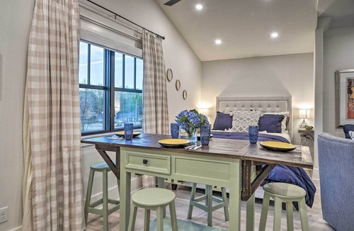 Downtown Apartment | Airy Bentonville Studio < 1 Mile to City Square!