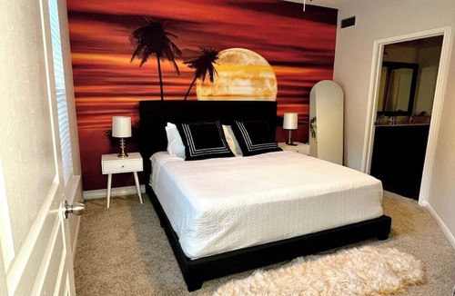 South Central Houston Apartment | Island Breeze - 1BR - Major international sporting event - Walk to NRG - Pool View - Gym - Sleep 4