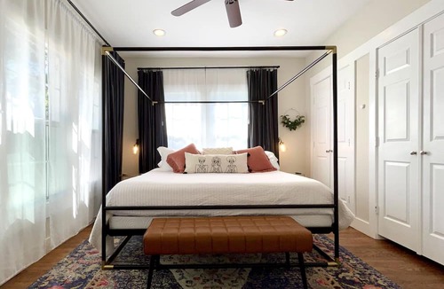 Kessler Apartment | Spacious World Cup basecamp for the whole crew — stocked for families and groups, just minutes from the action and steps from Bishop Arts.