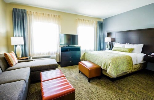 Legacy Park Apartment | Wonderful King Studio | Enjoy Free Breakfast, Free Wi-Fi, and an Outdoor Pool