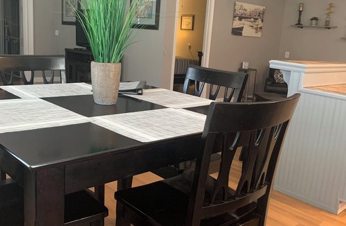 Vicksburg Apartment | Holley Rentals 2br+ bonus Room 1300 sq ft apt. Sleeps 8