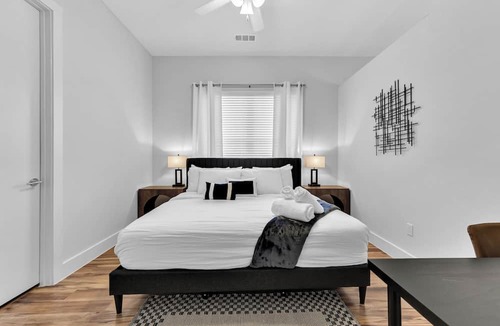 Oak Lawn Apartment | NEW Modern 1BR in Oak Lawn Dallas With Free Parking + Complimentary EV Charger