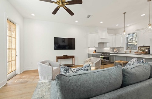 Lafayette Condo | New Modern Home- River Ranch - King Bed