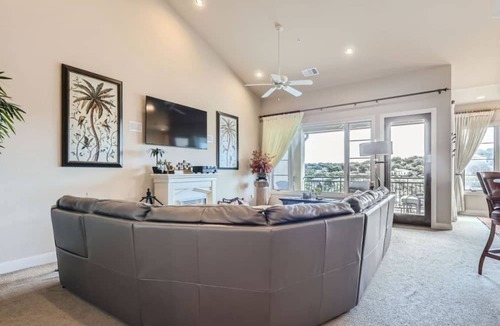 Lakeway Condo | 🌊 Lake Travis Views with Resort Pools | Lakeway Village Cove Escape 🌴