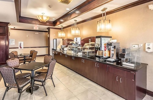 Mineral Wells Hotel | Adventure & Comfort Near Mineral Wells Lake with Pool Access