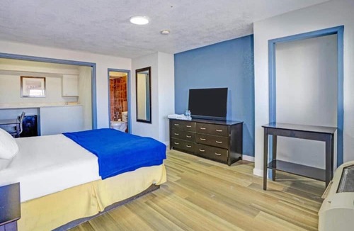 West San Antonio Apartment | King Bed|Smoking|San-Antonio