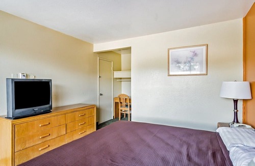 Shreveport Apartment | King Bed|Smoking|Walkin