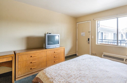 Shreveport Apartment | Premium Queen Bed|Shreveport LA