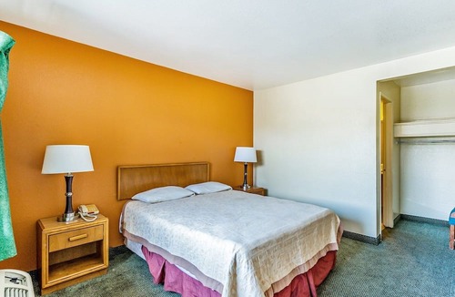 Shreveport Apartment | Premium Queen Bed|Shreveport LA