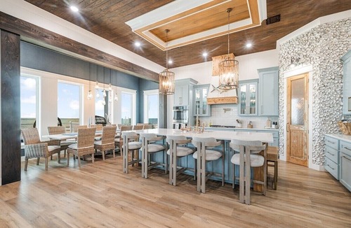 Grand Isle House | Bourbon Bay and Whiskey Lullaby Beachfront, Pool, Pickle Ball Court, Fire Pit and Much More