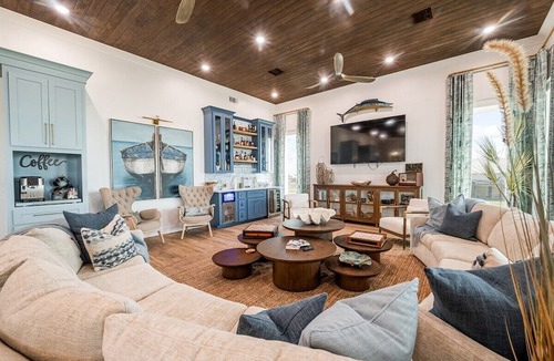 Grand Isle House | Bourbon Bay and Whiskey Lullaby Beachfront, Pool, Pickle Ball Court, Fire Pit and Much More