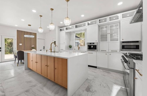 Alden Bridge House | The Woodlands Luxe 5BR/4.5BA Heated Pool and Grill