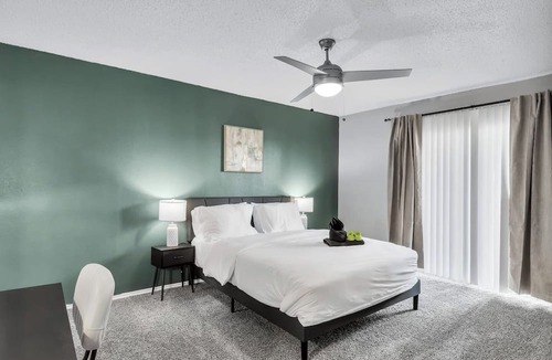 Central Arlington Apartment | Arlington 2BR | AT&T, Globe Life, 6 Flags, Parking