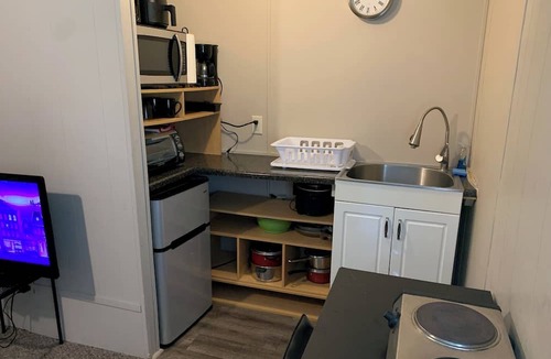 Sulphur House | 1 BR Duplex with Nice Patio & Yard