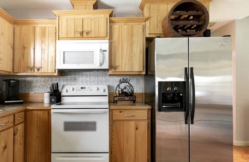 McCall Creek Cabin | Stunning Creek-side Cabin Rental for Family Friendly Stays in Liberty, Mississippi