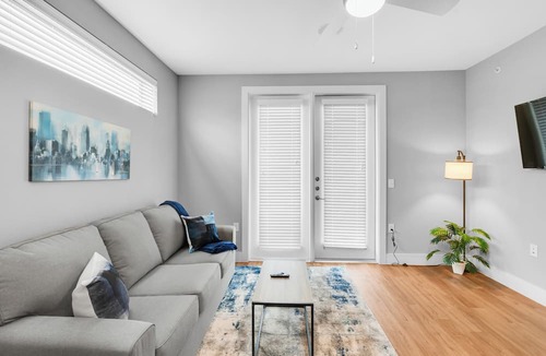 Fort Worth Apartment | Swanky Cozy 1-bedroom apartment w/fitness room, pool,WIFI in fabulous Fort Worth