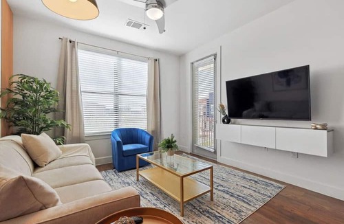 Frisco Apartment | Stylish 2B near Legacy West Wi-Fi, Fitness, Pool