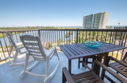 Galveston Condo | NEW Heated Pool & HOT Tub! Top Floor Very CLEAN