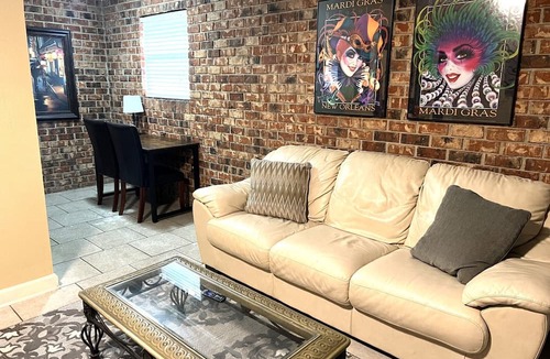 Beauregard Town Historic District Apartment | Cozy 1-bedroom apartment with WiFi, AC in wonderful Baton Rouge