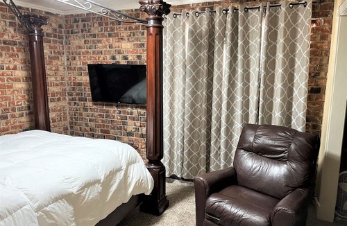 Beauregard Town Historic District Apartment | Cozy 1-bedroom apartment with WiFi, AC in wonderful Baton Rouge