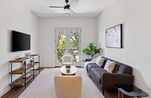 Fort Worth Apartment | Corbin 1305: 1-Bedroom Modern Columbia Suite