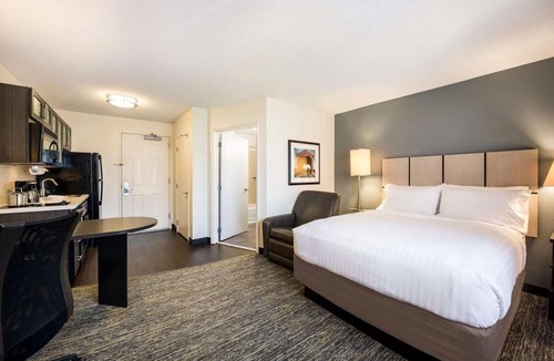 Nassau Bay Hotel | Your Adventure Awaits! Pet-Friendly Property Near NASA Johnson Space Center!