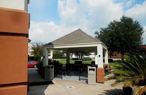 Nassau Bay Hotel | Your Adventure Awaits! Pet-Friendly Property Near NASA Johnson Space Center!