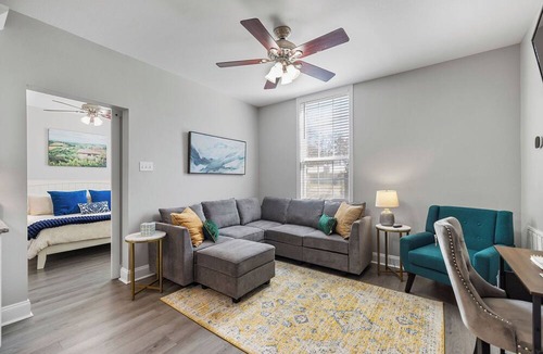 Hammond Apartment | King Bed-Large Living Room-Pool-Hot Tub