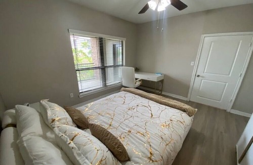 The Colony Apartment | PRIVATE LUXURY APARTMENT with THE ADVANTAGE OF RESORT-LIKE AMENITIES