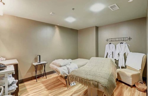 Lago Vista Condo | Fabulous, Tastful, And Fully Furnished Condo On Lake Travis Island Villa!