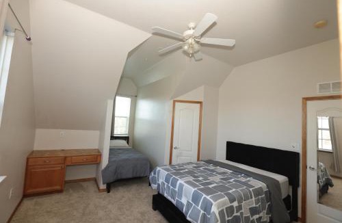 Waxahachie House | Large 5-Bedroom Farmhouse with Barn in Waxahachie Perfect for Families and Groups