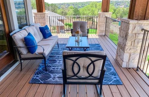 Point Venture House | Bright & Spacious Family Home with Firepit, Lake Views, Furnished Deck, Free WiFi