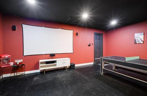 White Rock Hills House | Panoramic 4BR 3B Home with Pool Grill Sauna & Game Room