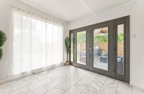 Port Arthur House | Newly Renovated 6BR 3BA Port Arthur Home with Hot Tub