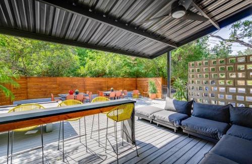 Travis Heights Apartment | Prime SoCo boutique studios with laundry WiFi 7 Min to DT