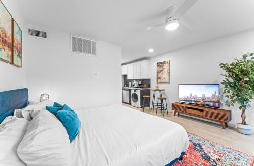 Travis Heights Apartment | Prime SoCo boutique studios with laundry WiFi 7 Min to DT