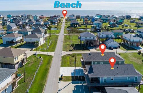 Crystal Beach House | Two Adjacent Cabins that Sleeps 18
