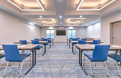 Winnie Hotel | Holiday Inn Express Hotel & Suites Winnie by IHG