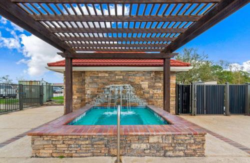 Bridge City Hotel | La Quinta by Wyndham Bridge City-Orange
