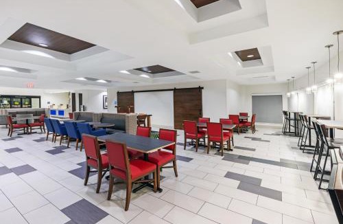Lakeway Hotel | Holiday Inn Express & Suites Austin NW – Lakeway by IHG