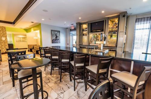 Webster Hotel | Holiday Inn Houston-Webster by IHG