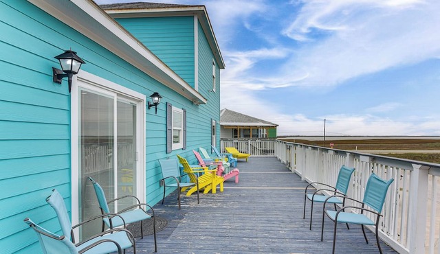 Steps to Surfside Beach: Large Group Gulf Retreat