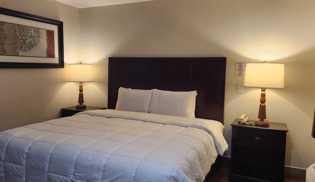 CLEAR LAKES INN