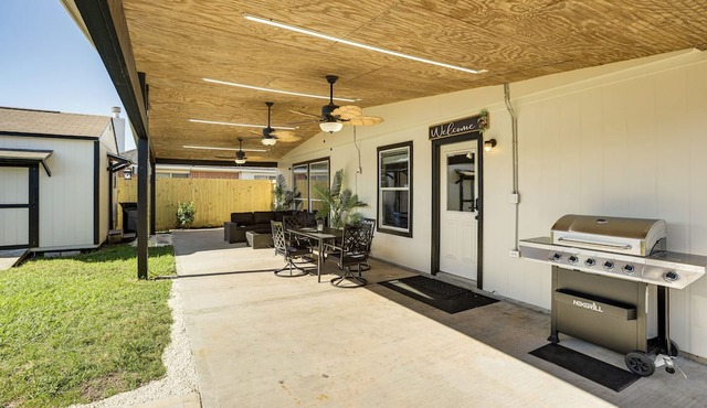 Solar-powered Home w/& Game Room & Gym in Houston