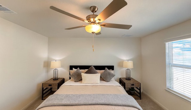 Modern 4BR New Home w Luxury Touches