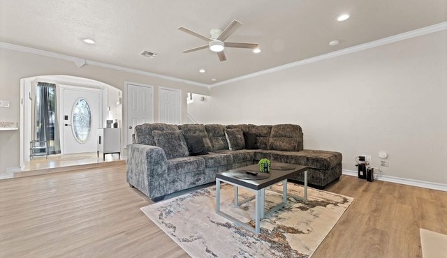 4 Bedroom Family Oasis - 5 Mins to SeaWorld - Sleeps 12 - RiverWalk - King Suite