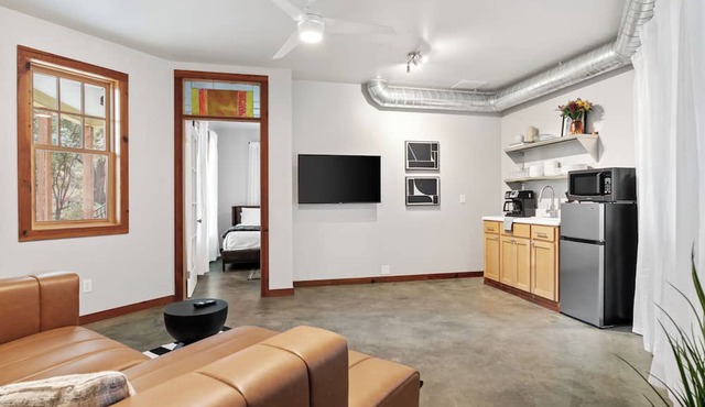 Urban Cowboy Villas - Heart of 704